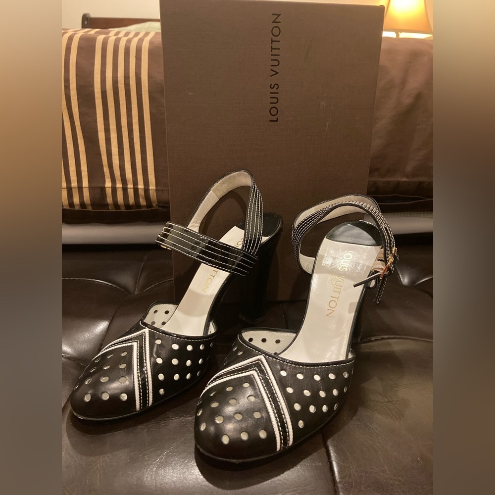 Authentic Louis Vuitton 4 inch black and white heels. Size 38